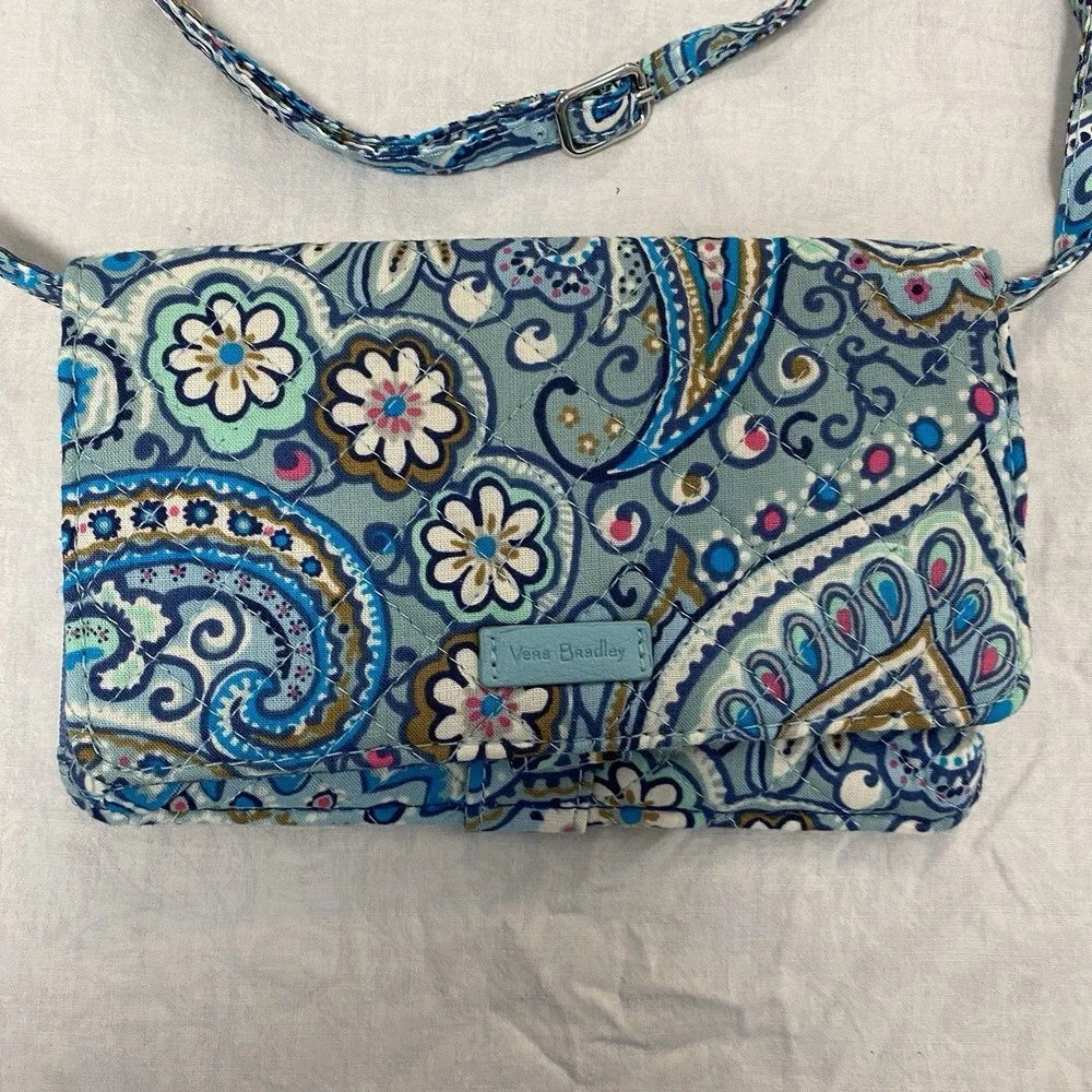 Vera Bradley Daisy Dot Paisley All In One Crossbody Wallet Blue Quilted